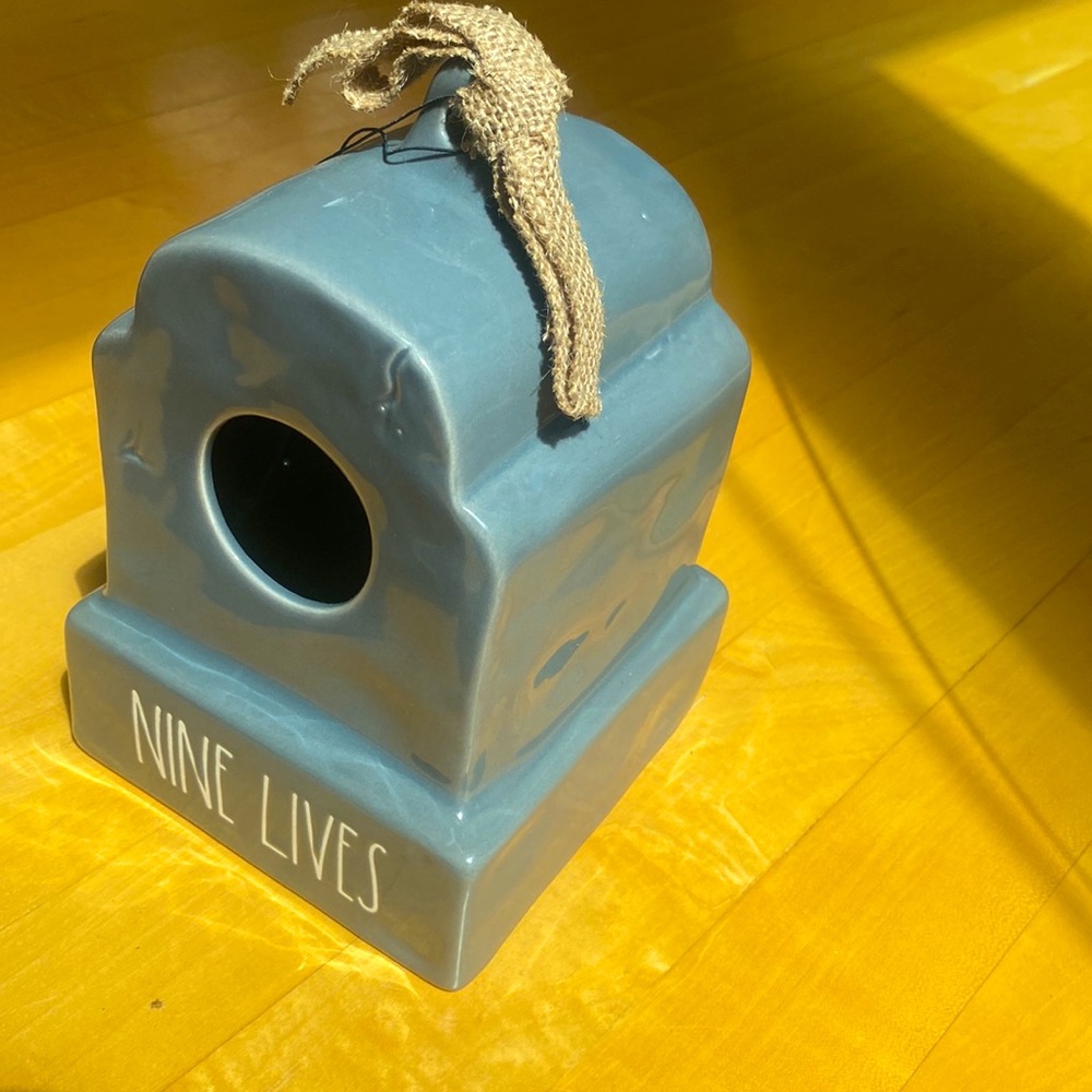 Radon 8 inch gray nine lives tombstone birdhouse. New in box. - Picture 3 of 6